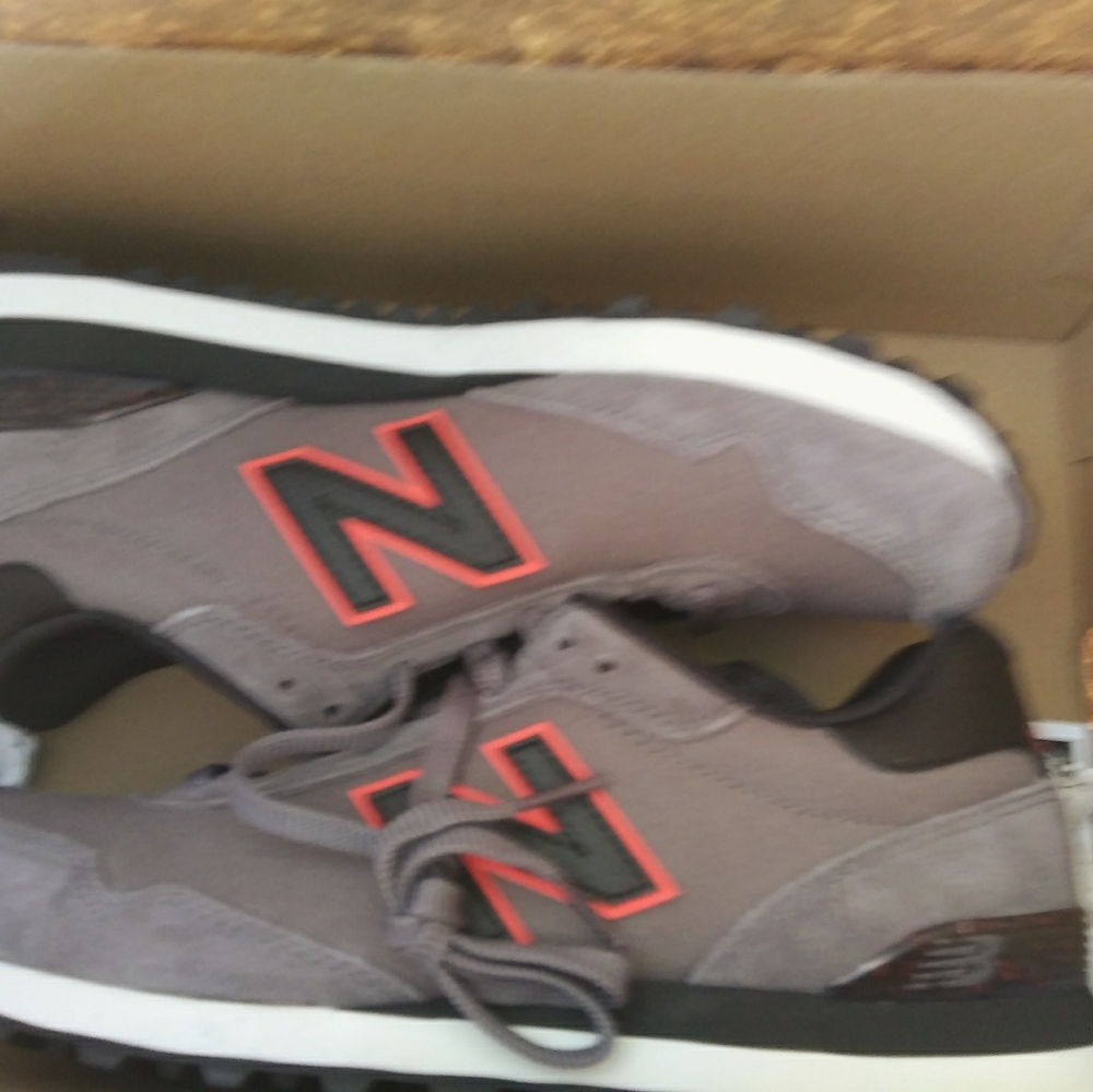 BNWT SIZE 9 NEW BALANCE